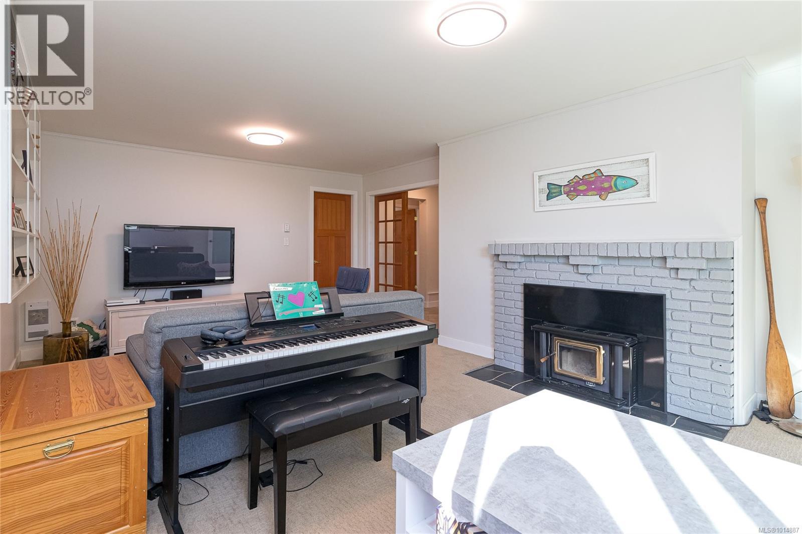 8650 Emard Terr, North Saanich