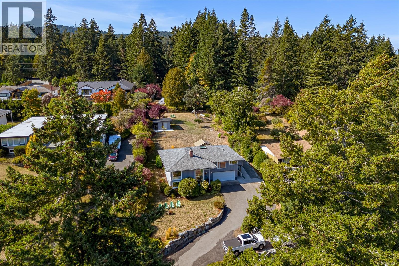 8650 Emard Terr, North Saanich