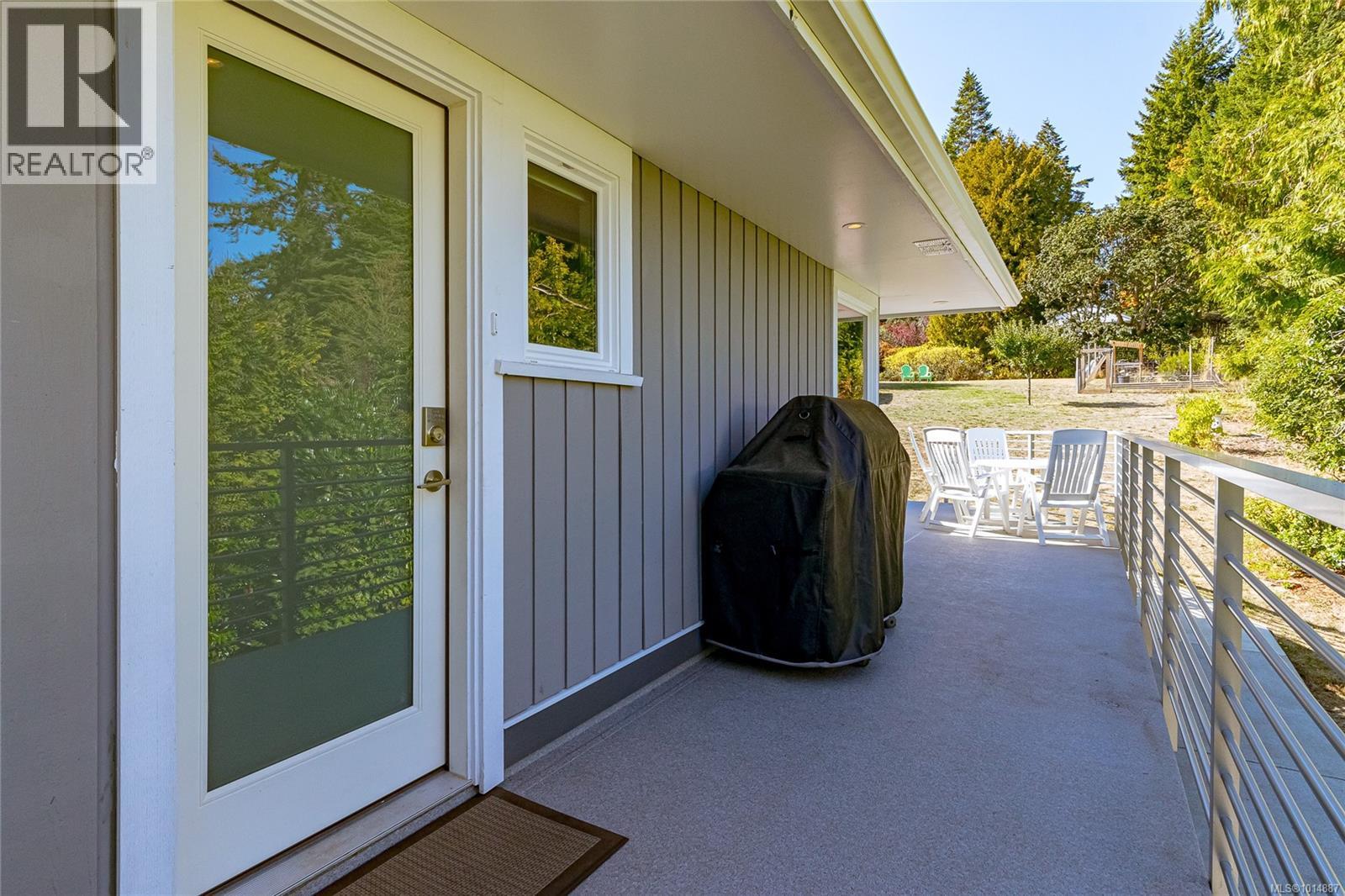 8650 Emard Terr, North Saanich