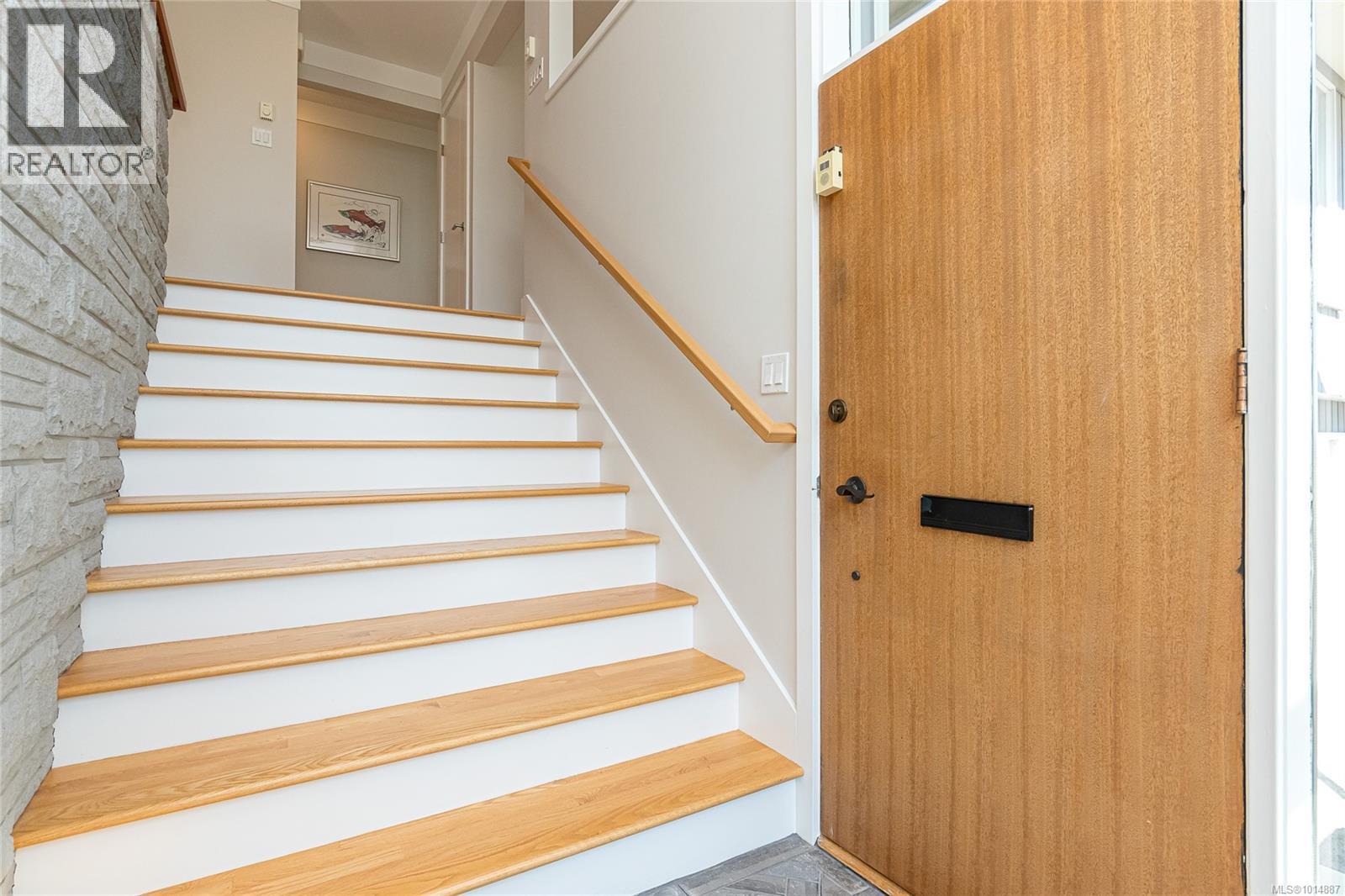 8650 Emard Terr, North Saanich