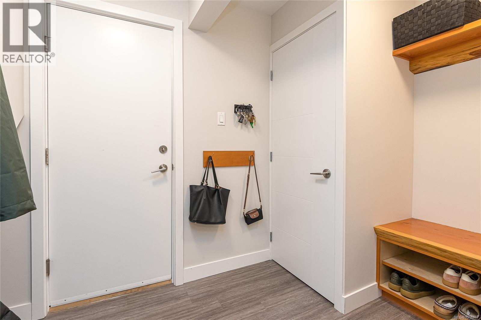 8650 Emard Terr, North Saanich