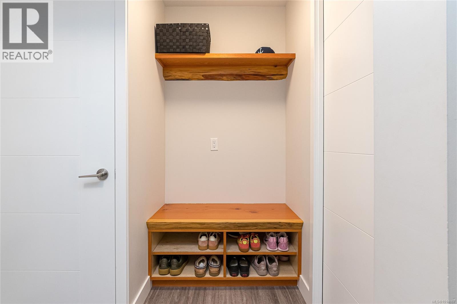 8650 Emard Terr, North Saanich