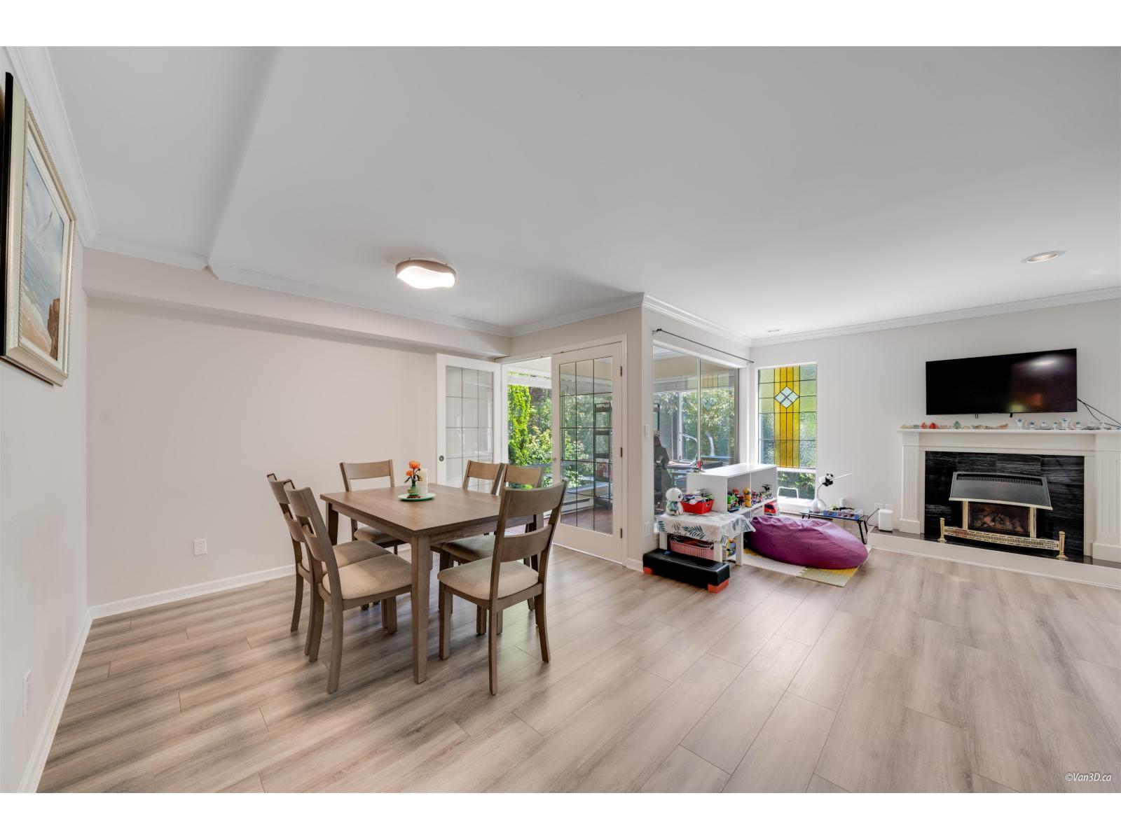 3 1552 EVERALL STREET, White Rock