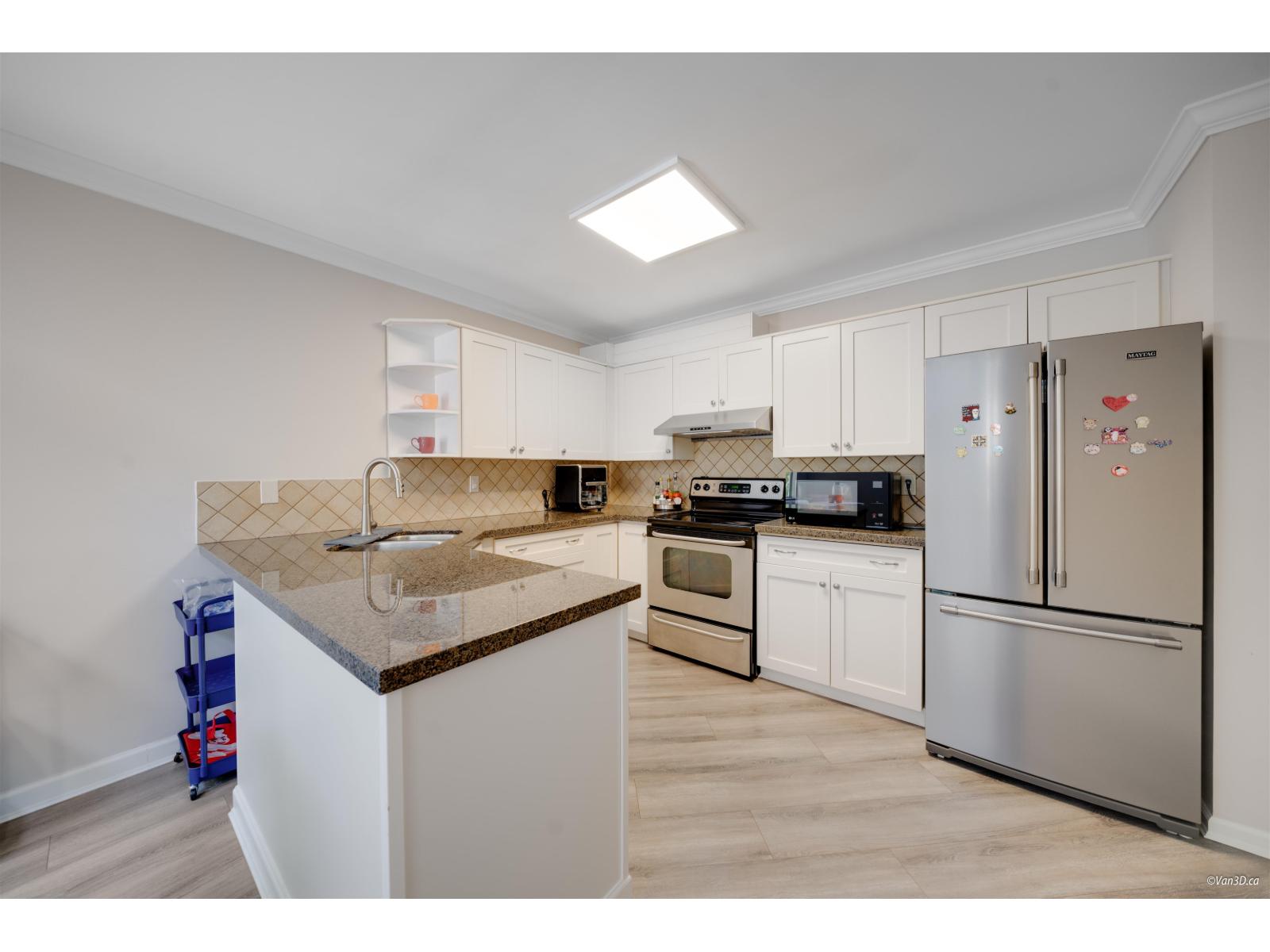 3 1552 EVERALL STREET, White Rock