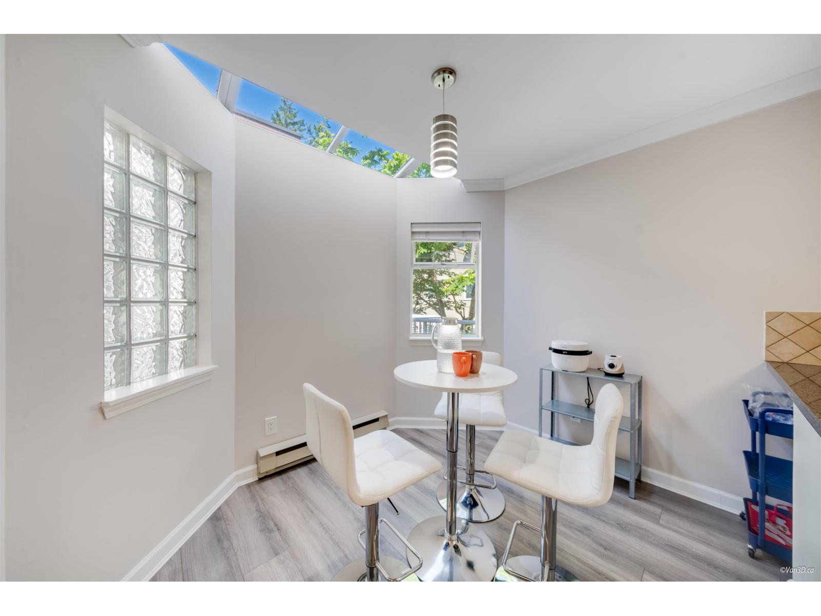 3 1552 EVERALL STREET, White Rock