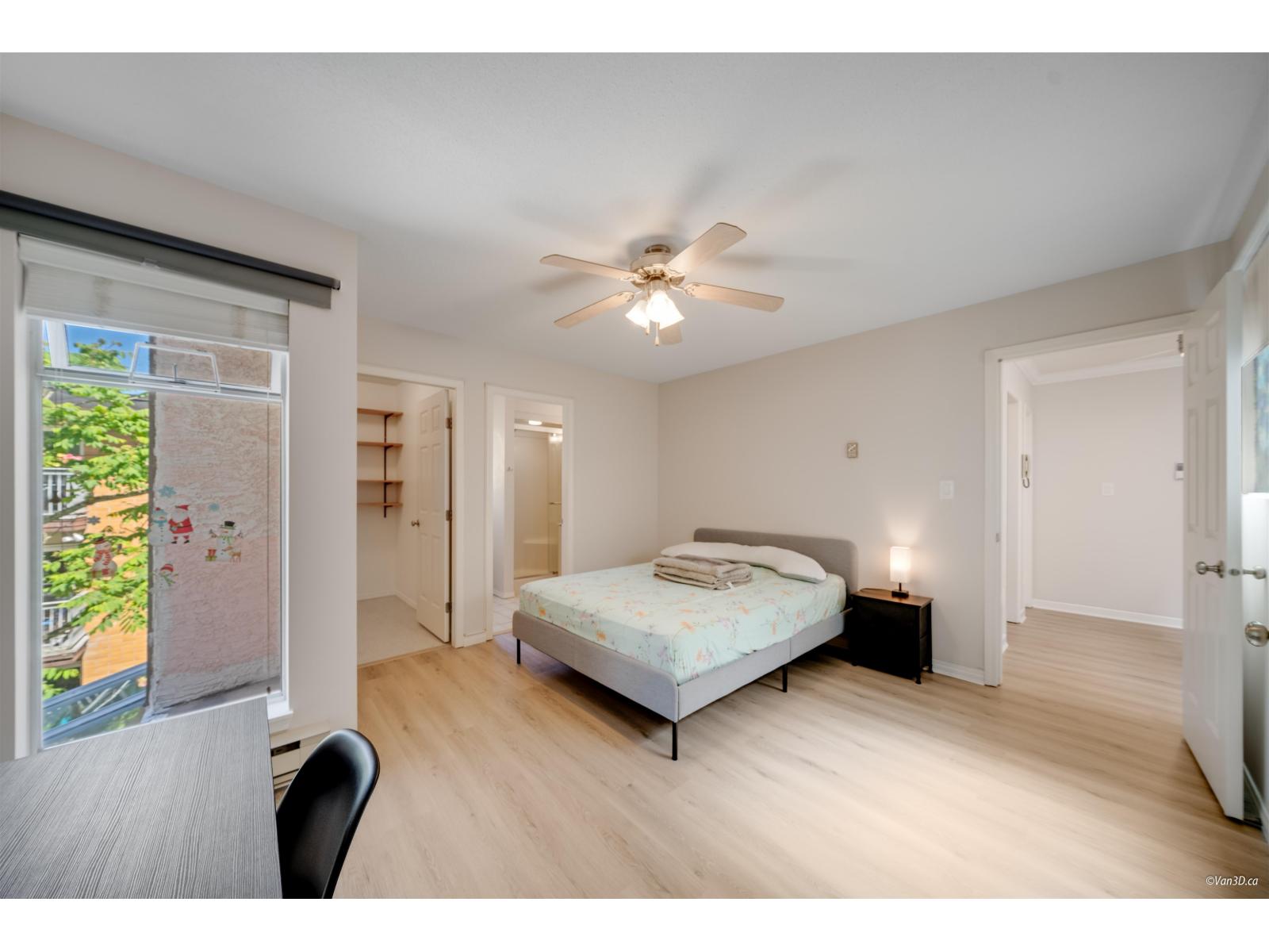 3 1552 EVERALL STREET, White Rock