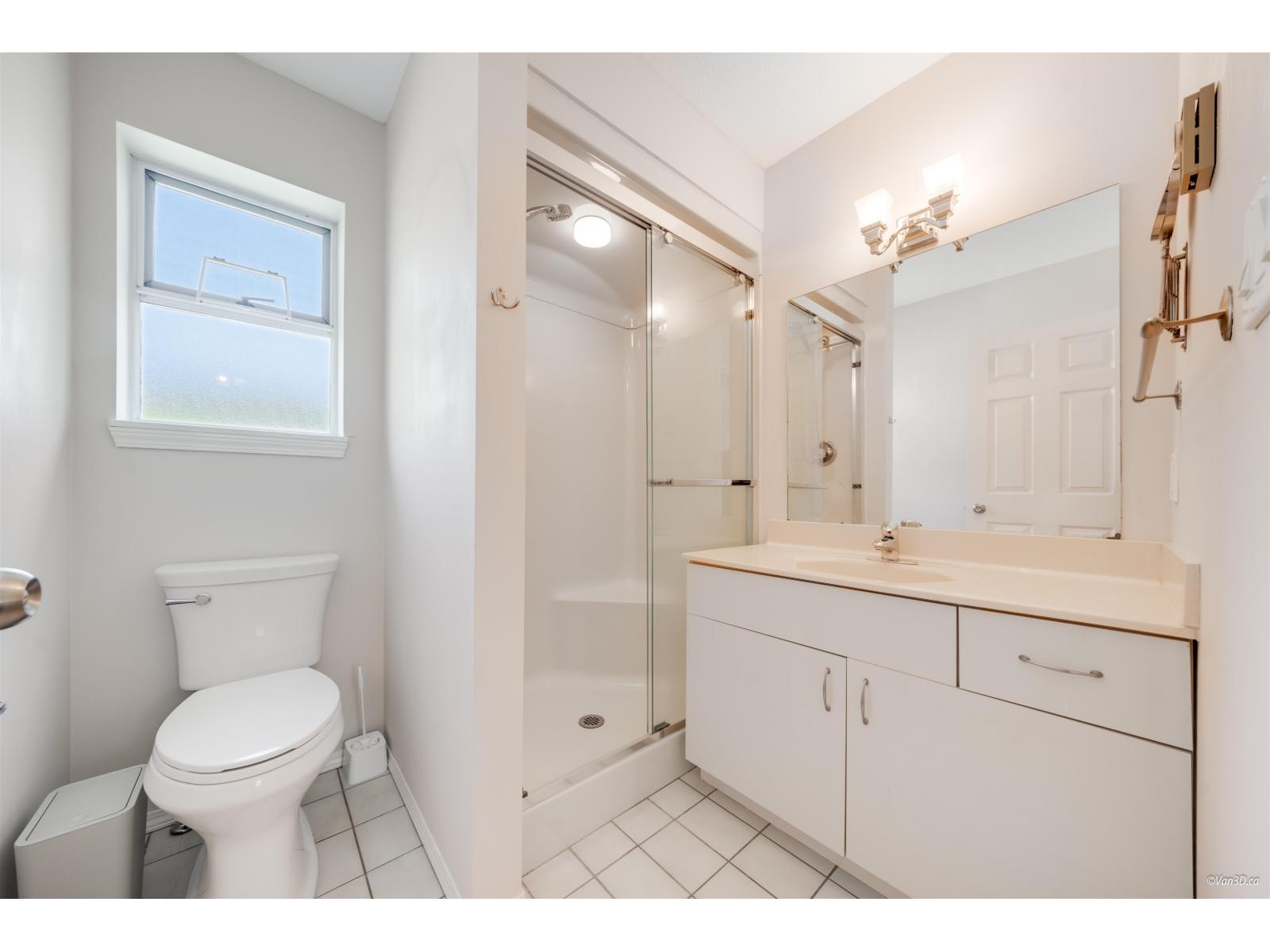 3 1552 EVERALL STREET, White Rock