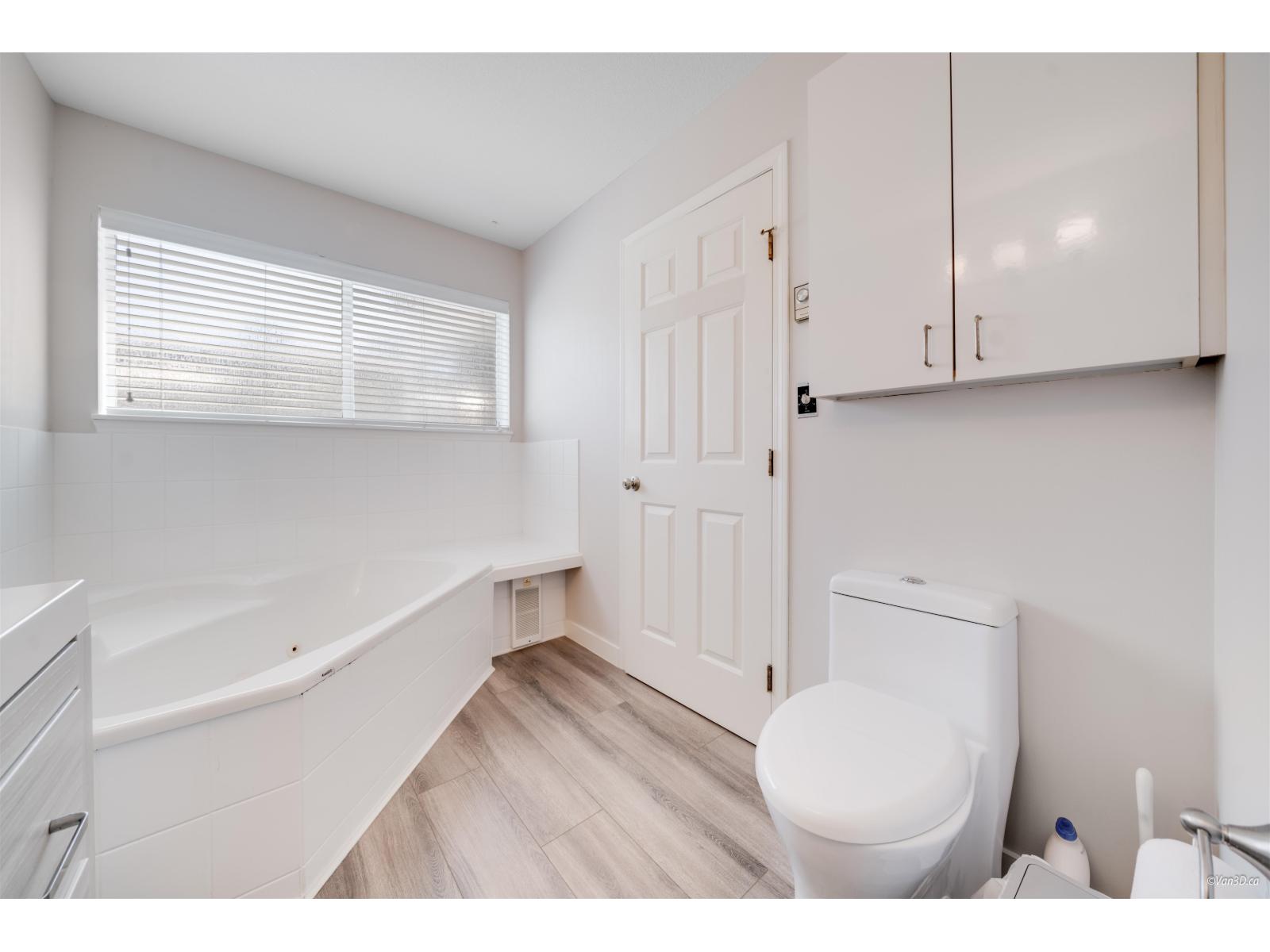 3 1552 EVERALL STREET, White Rock