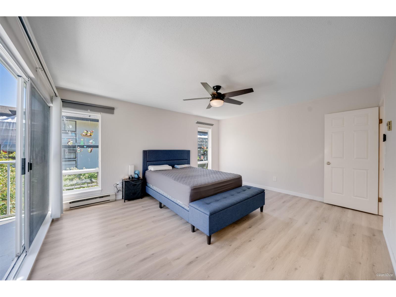 3 1552 EVERALL STREET, White Rock