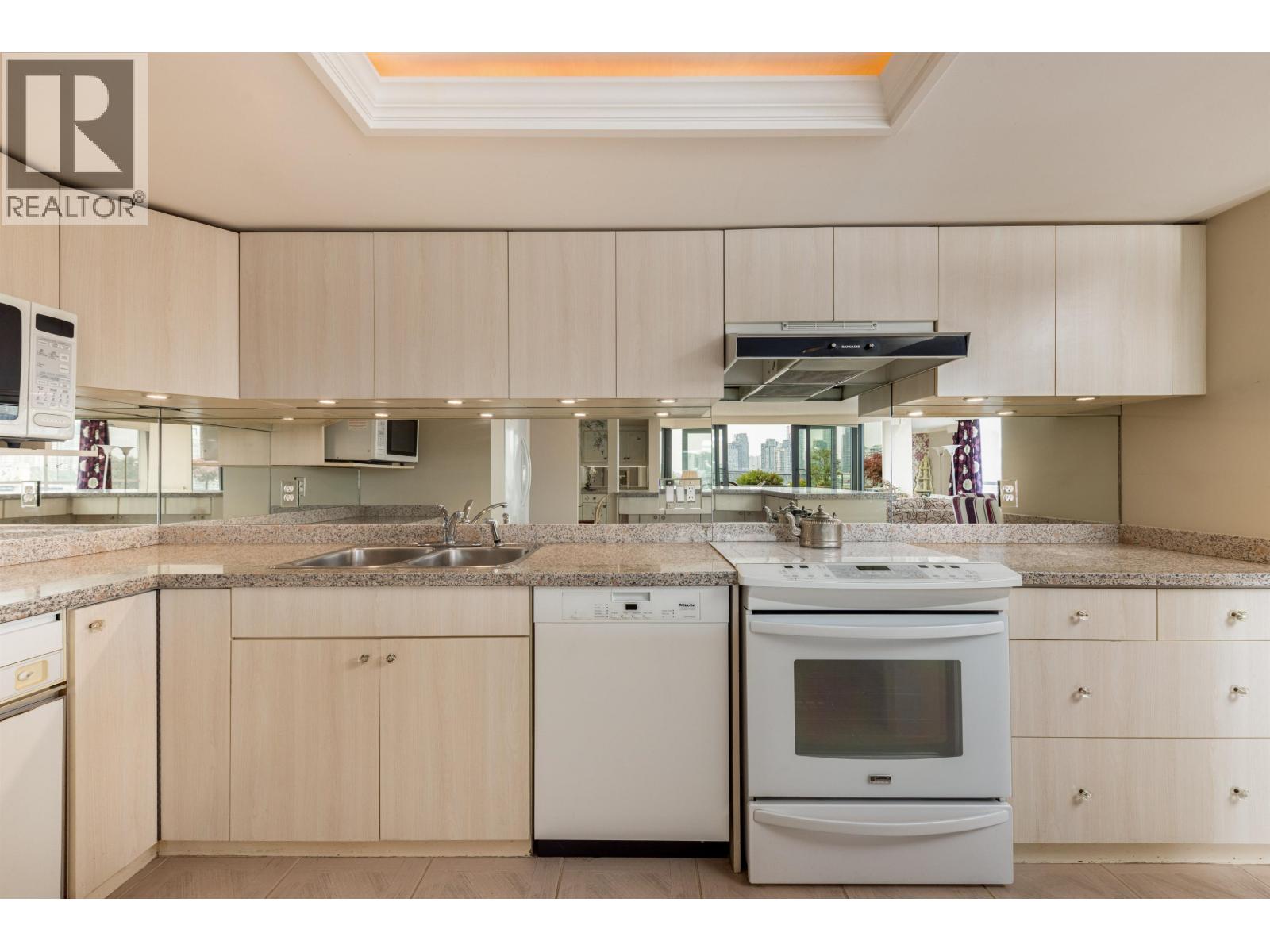 1009 1450 PENNYFARTHING DRIVE, Vancouver