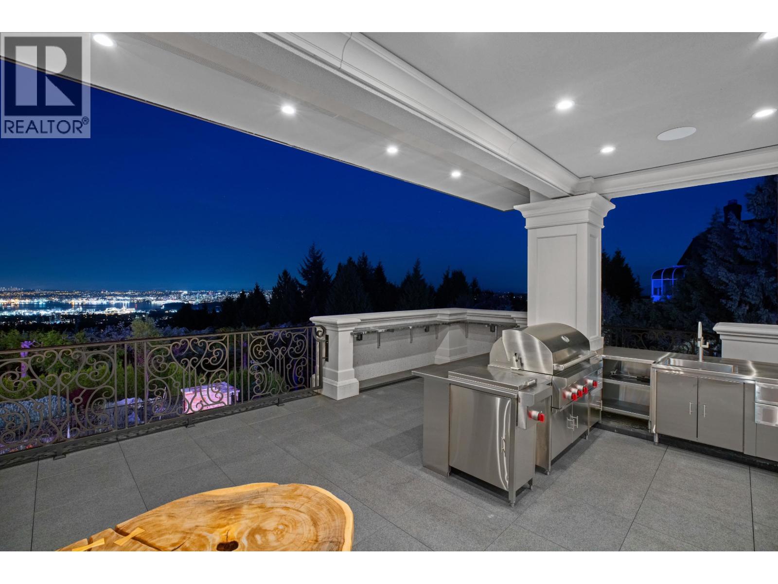 1436 SANDHURST PLACE, West Vancouver