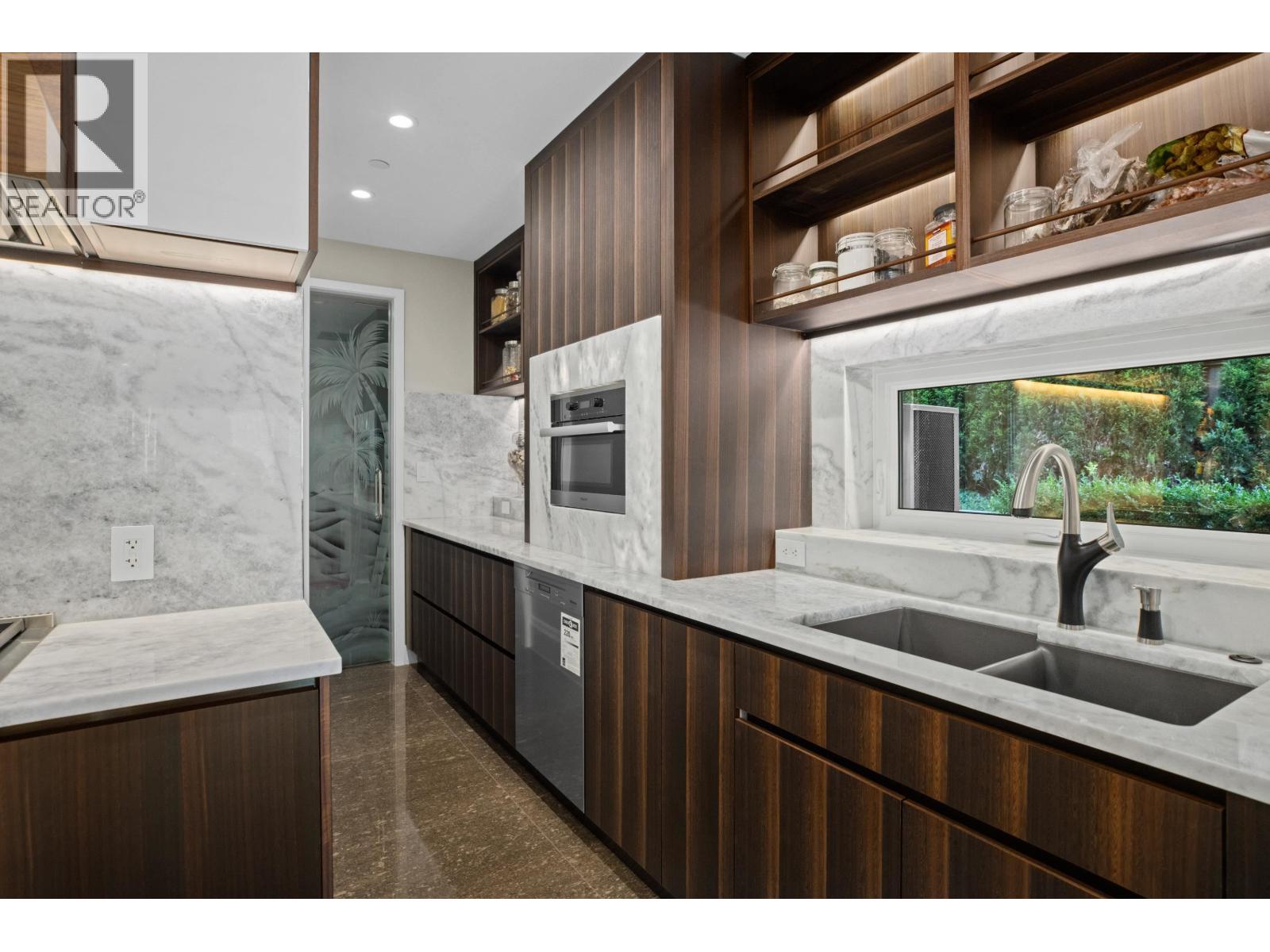 1436 SANDHURST PLACE, West Vancouver