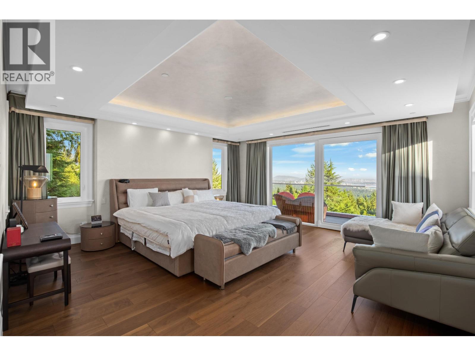 1436 SANDHURST PLACE, West Vancouver