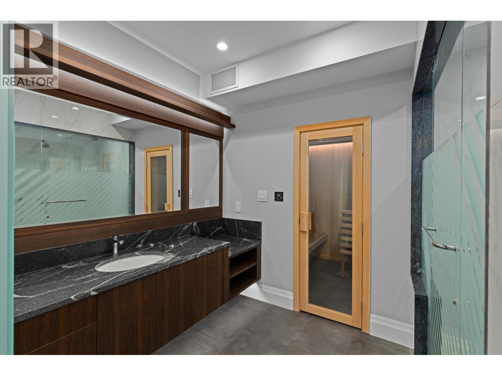 1436 SANDHURST PLACE, West Vancouver