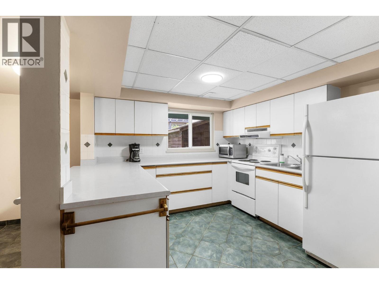 171 EDWARD CRESCENT, Port Moody