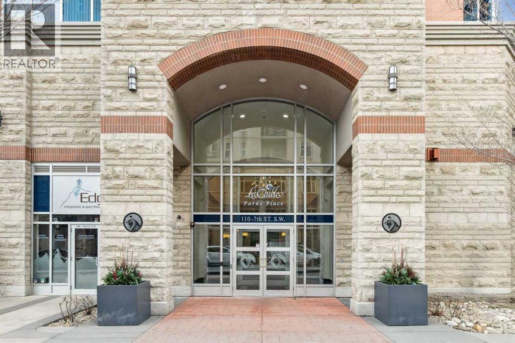 Single Family House for Sale in    Street SW Eau Claire Calgary 