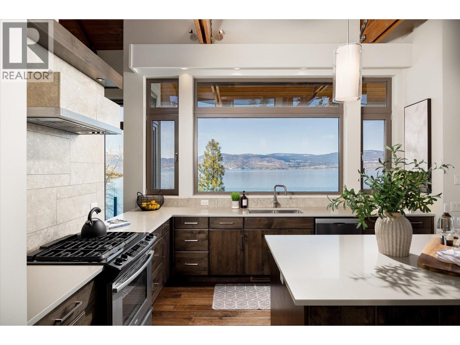  5560 Lakeshore Road, Kelowna