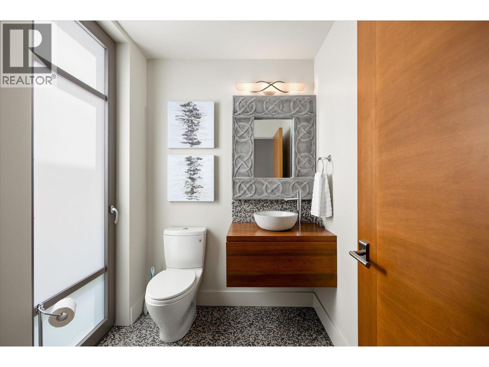  5560 Lakeshore Road, Kelowna