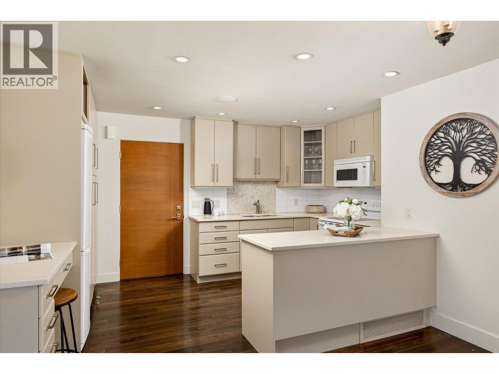  5560 Lakeshore Road, Kelowna