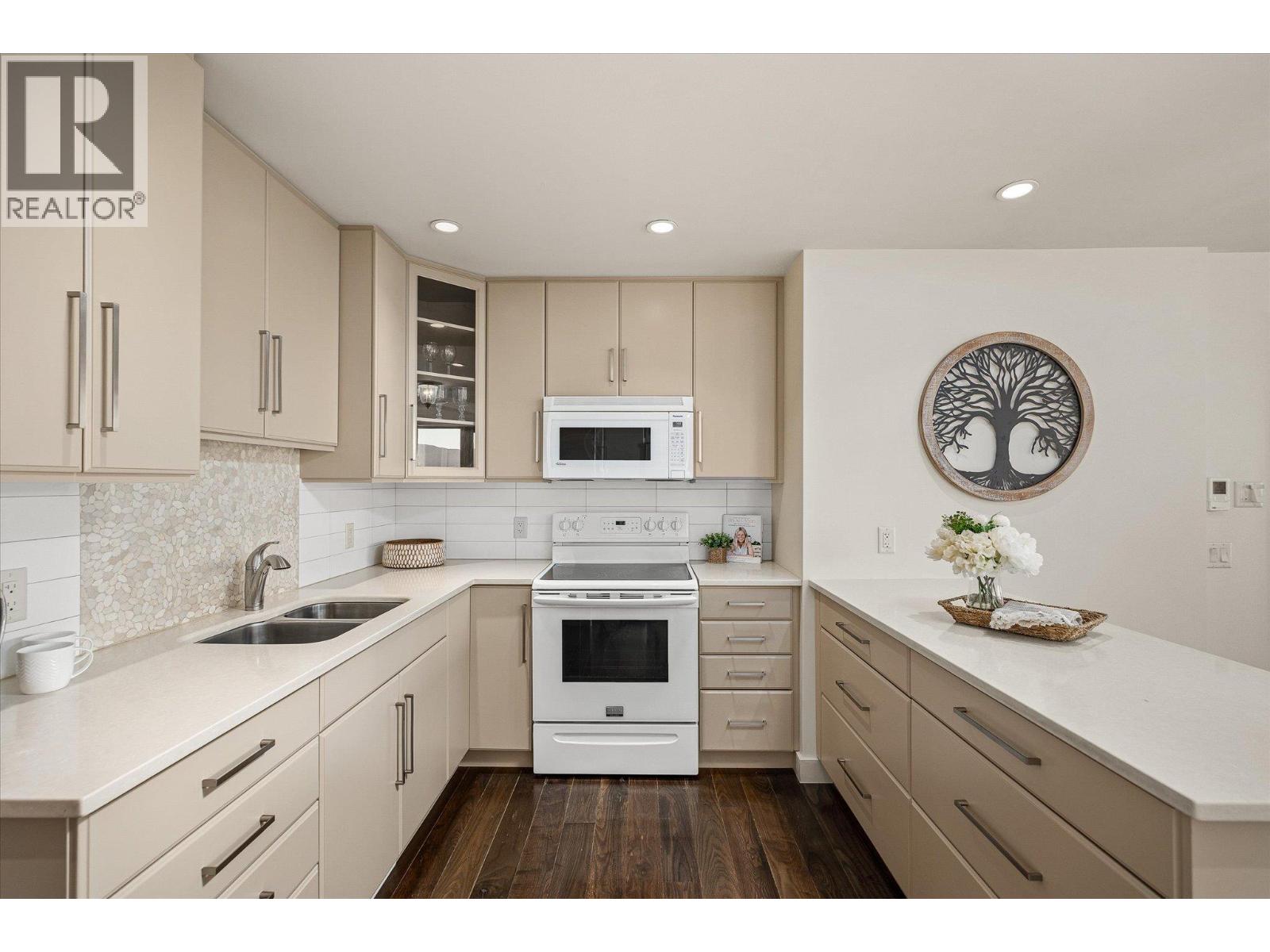  5560 Lakeshore Road, Kelowna