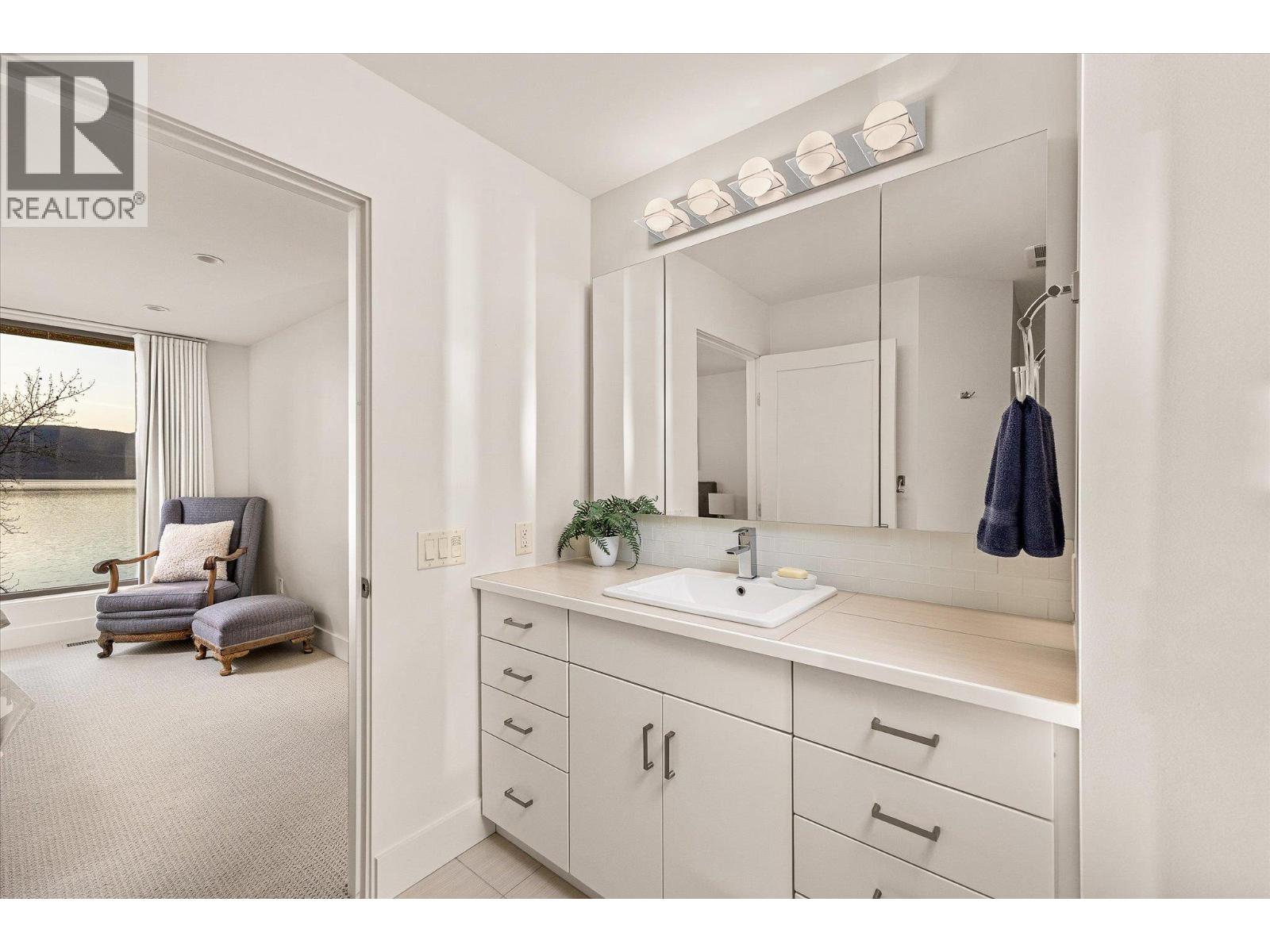  5560 Lakeshore Road, Kelowna