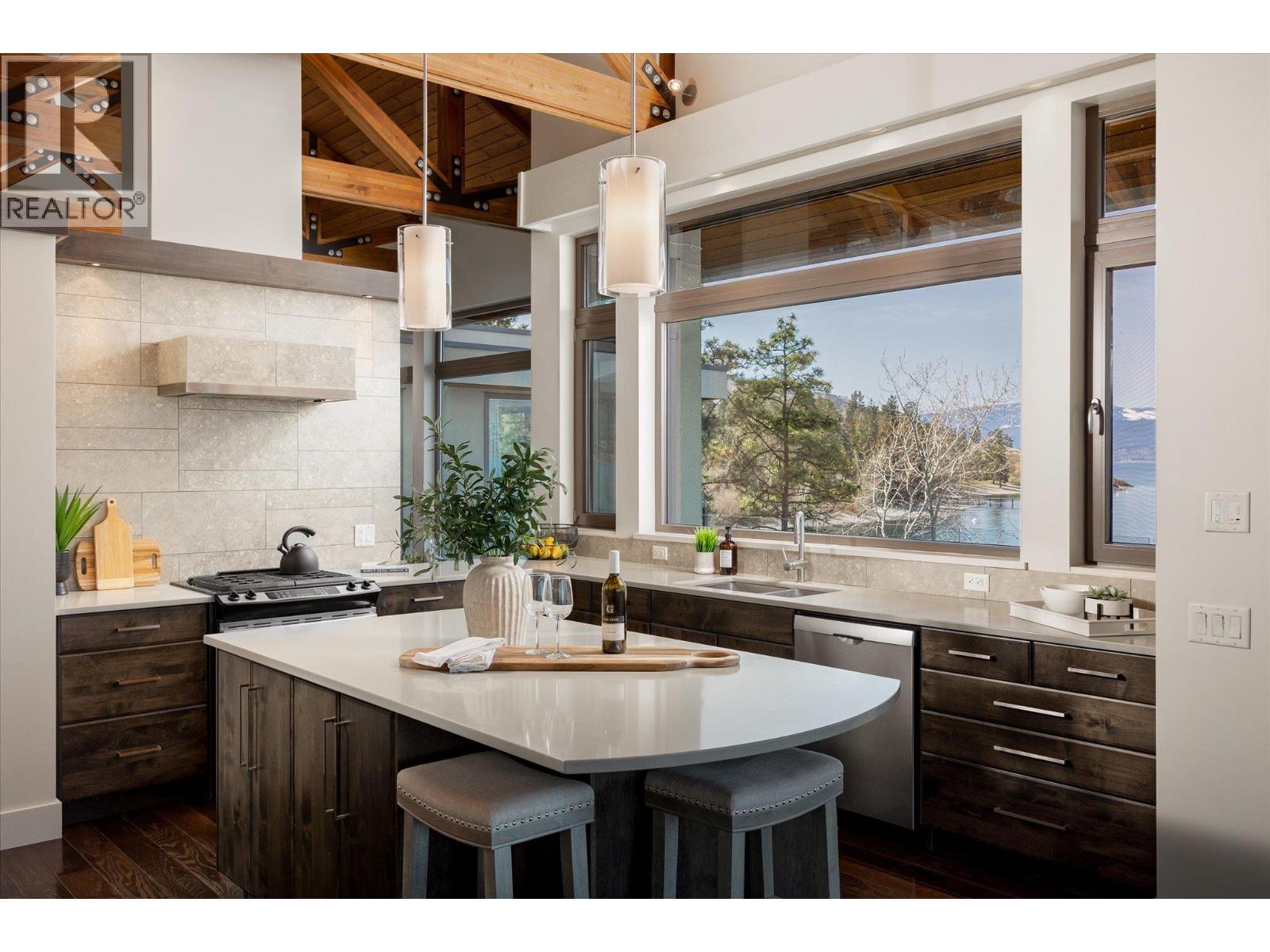  5560 Lakeshore Road, Kelowna