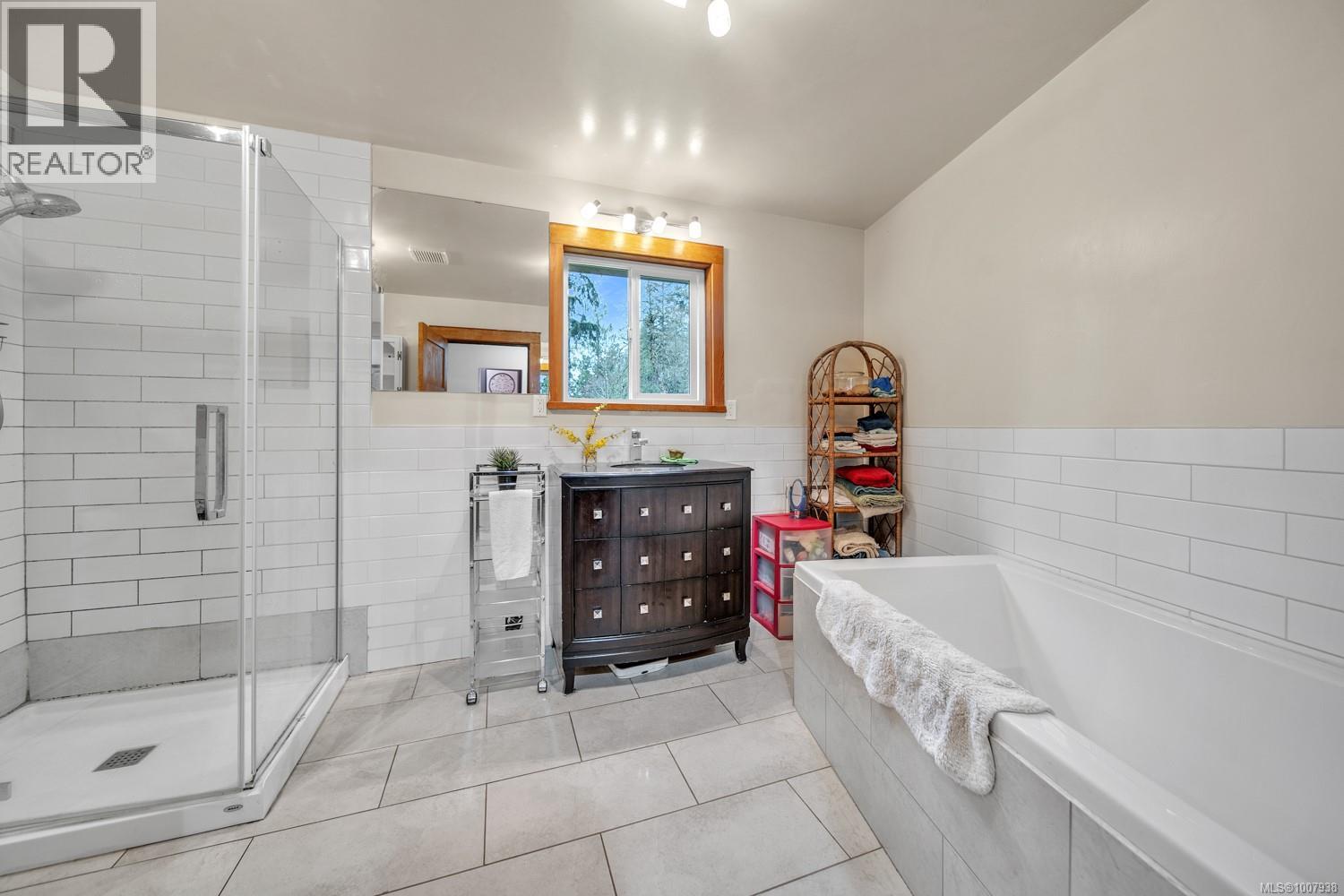 8706 Trans Canada Hwy, Chemainus