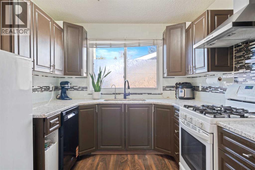 Single Family House Bungalow for Sale in   Avenue NE Pineridge Calgary 