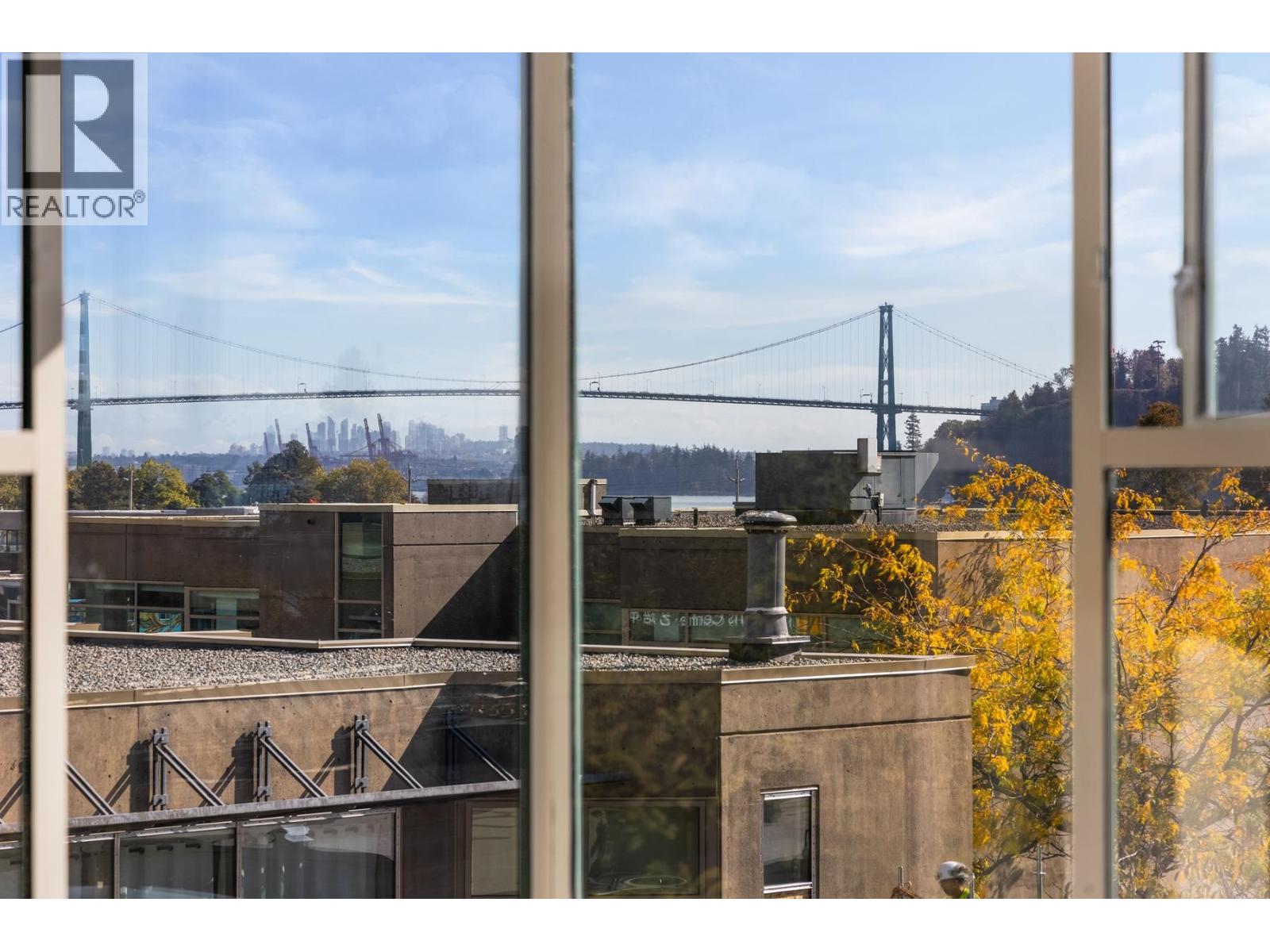 201 588 16TH STREET, West Vancouver