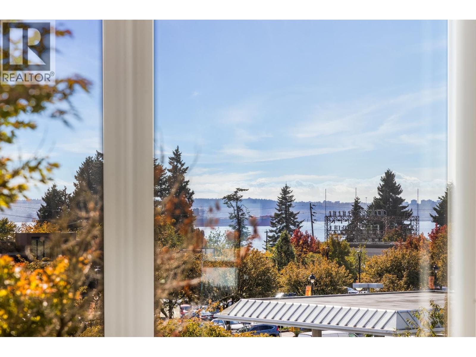 201 588 16TH STREET, West Vancouver