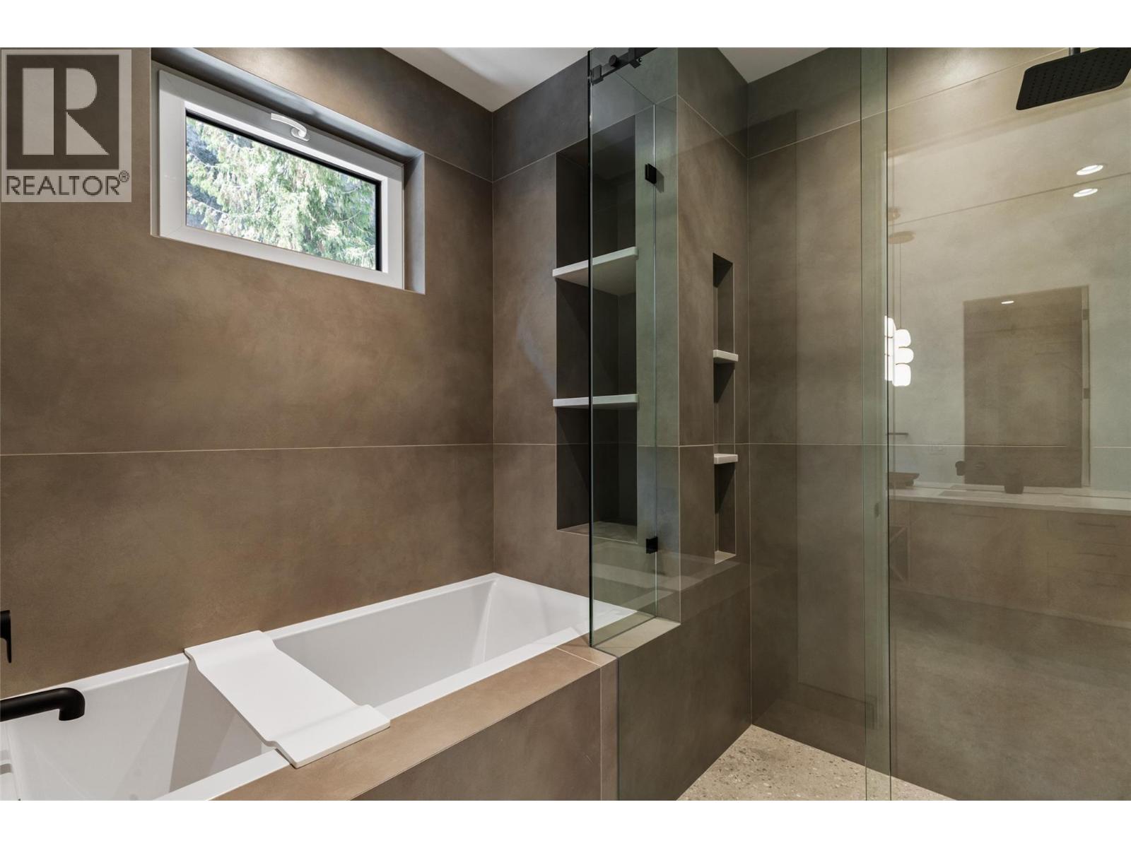 2843 Lakeridge Road, West Kelowna