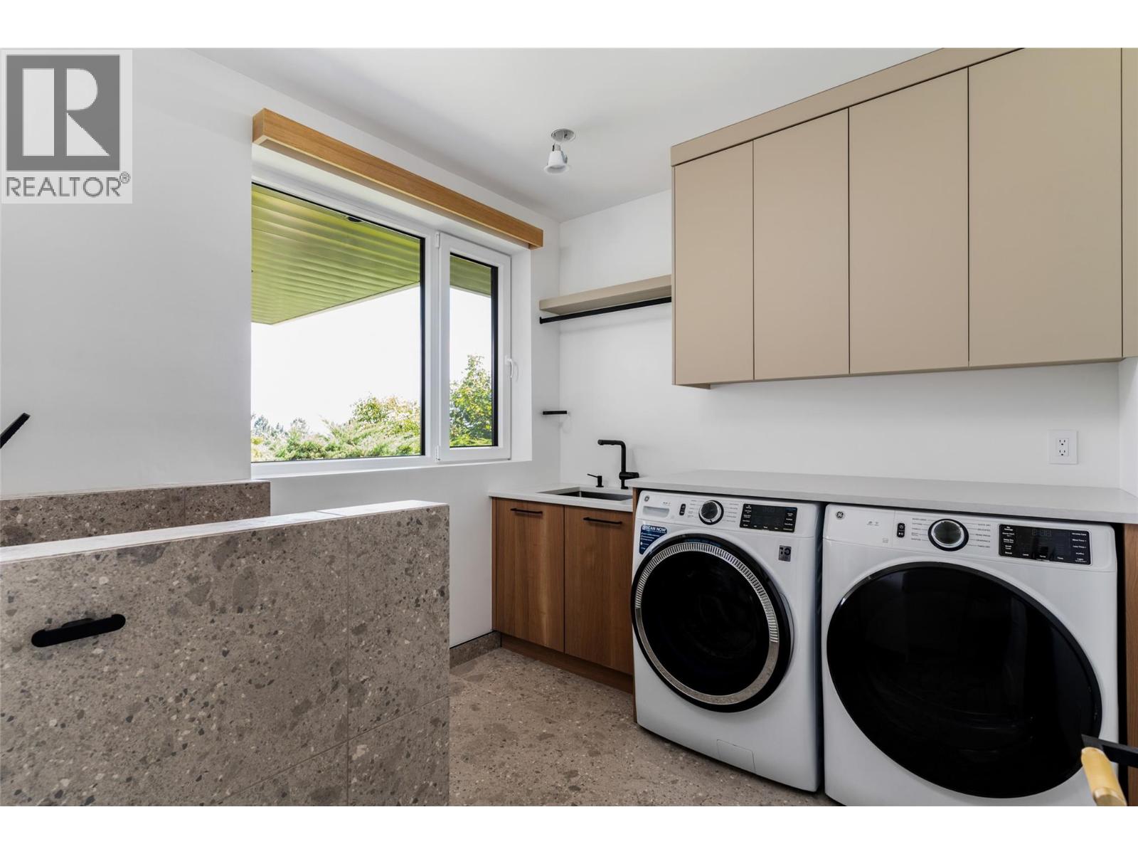 2843 Lakeridge Road, West Kelowna