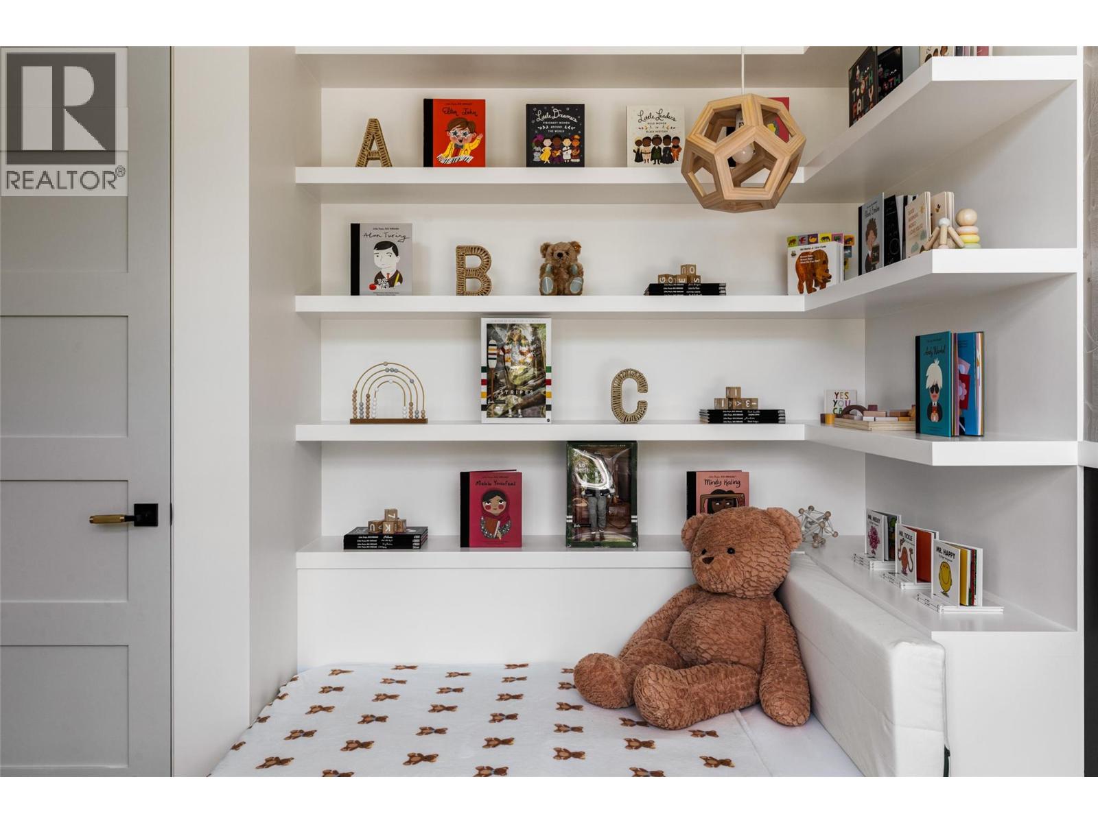 2843 Lakeridge Road, West Kelowna