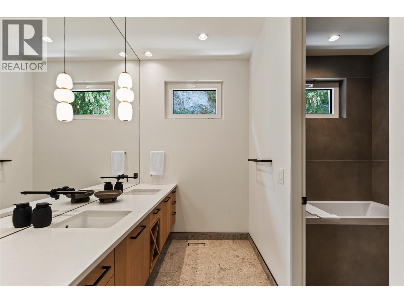 2843 Lakeridge Road, West Kelowna