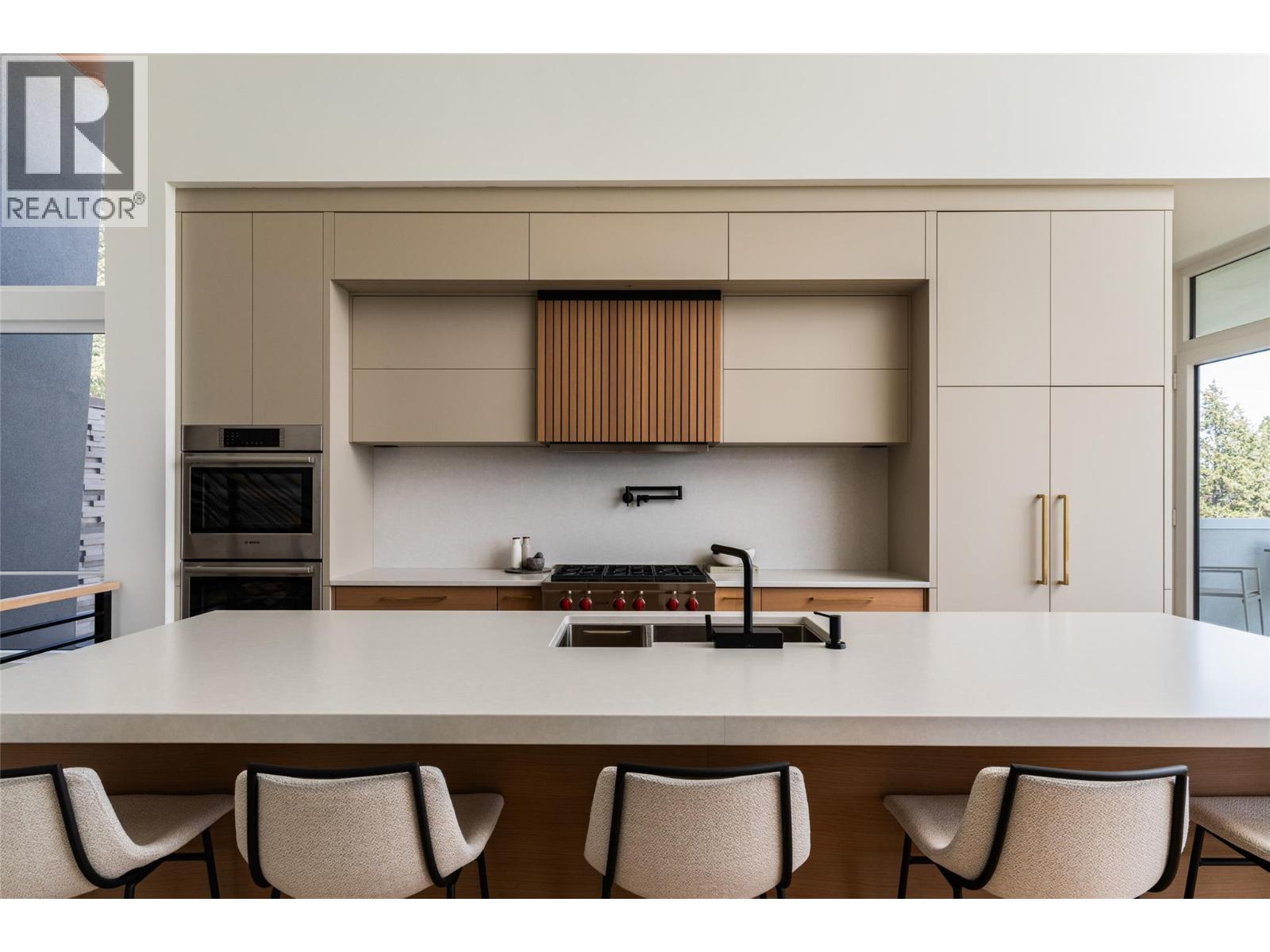 2843 Lakeridge Road, West Kelowna