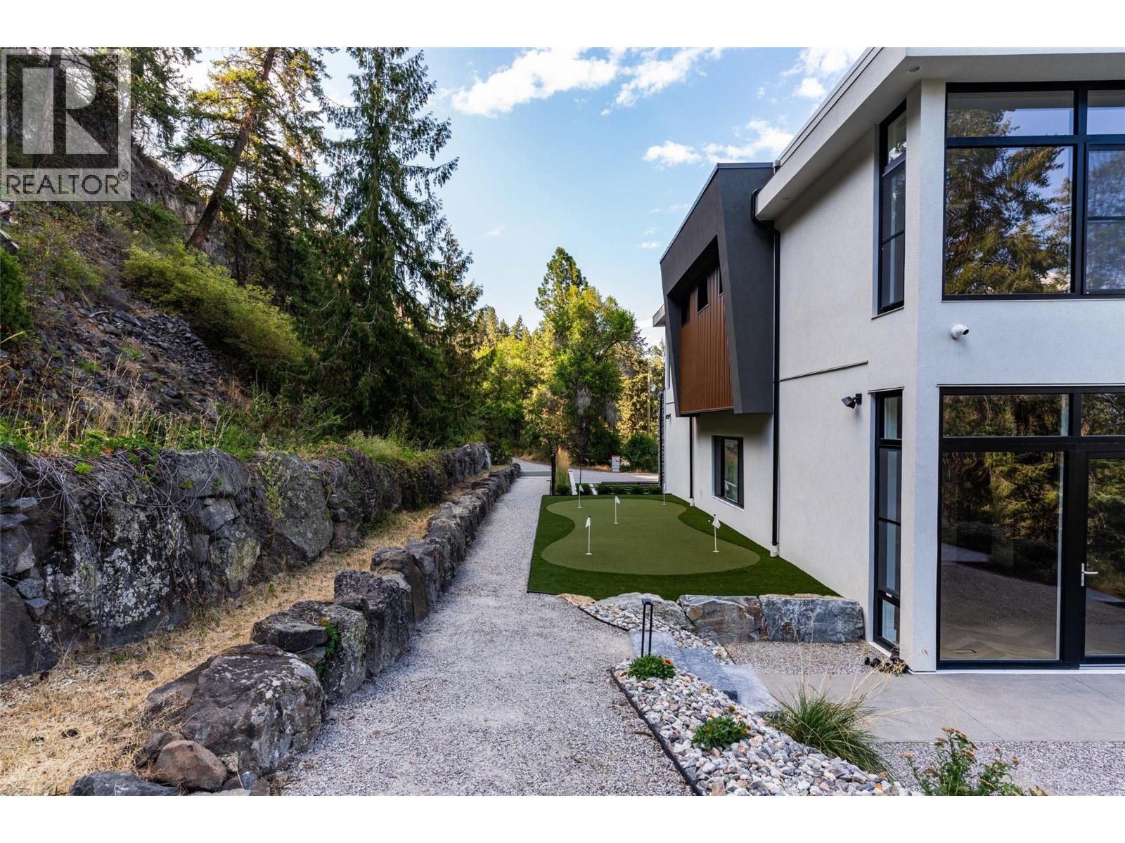 2843 Lakeridge Road, West Kelowna