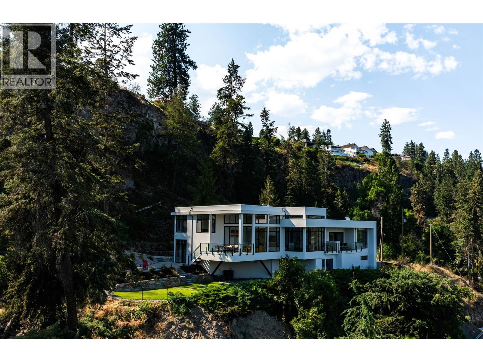 2843 Lakeridge Road, West Kelowna