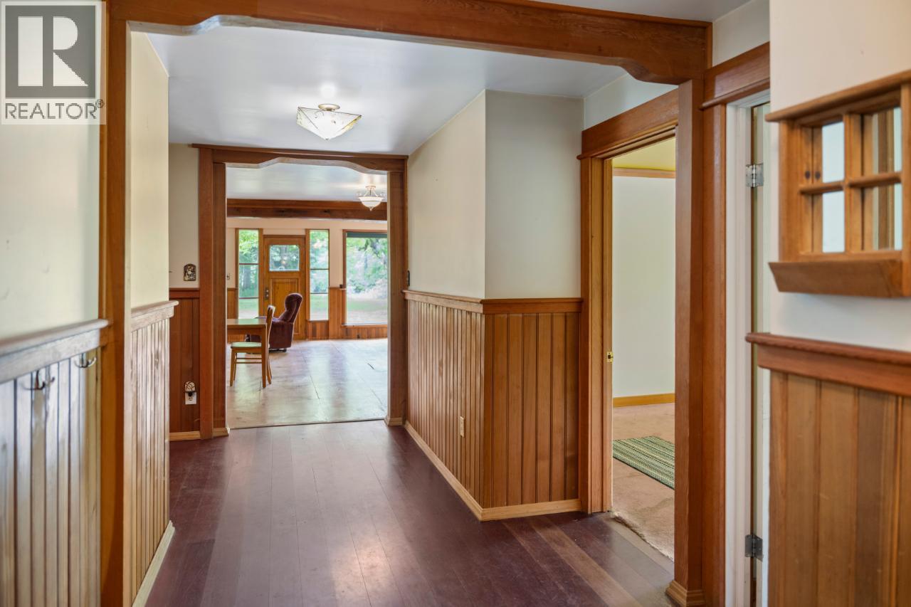 209 LARDEAU RIVER Road, Lardeau