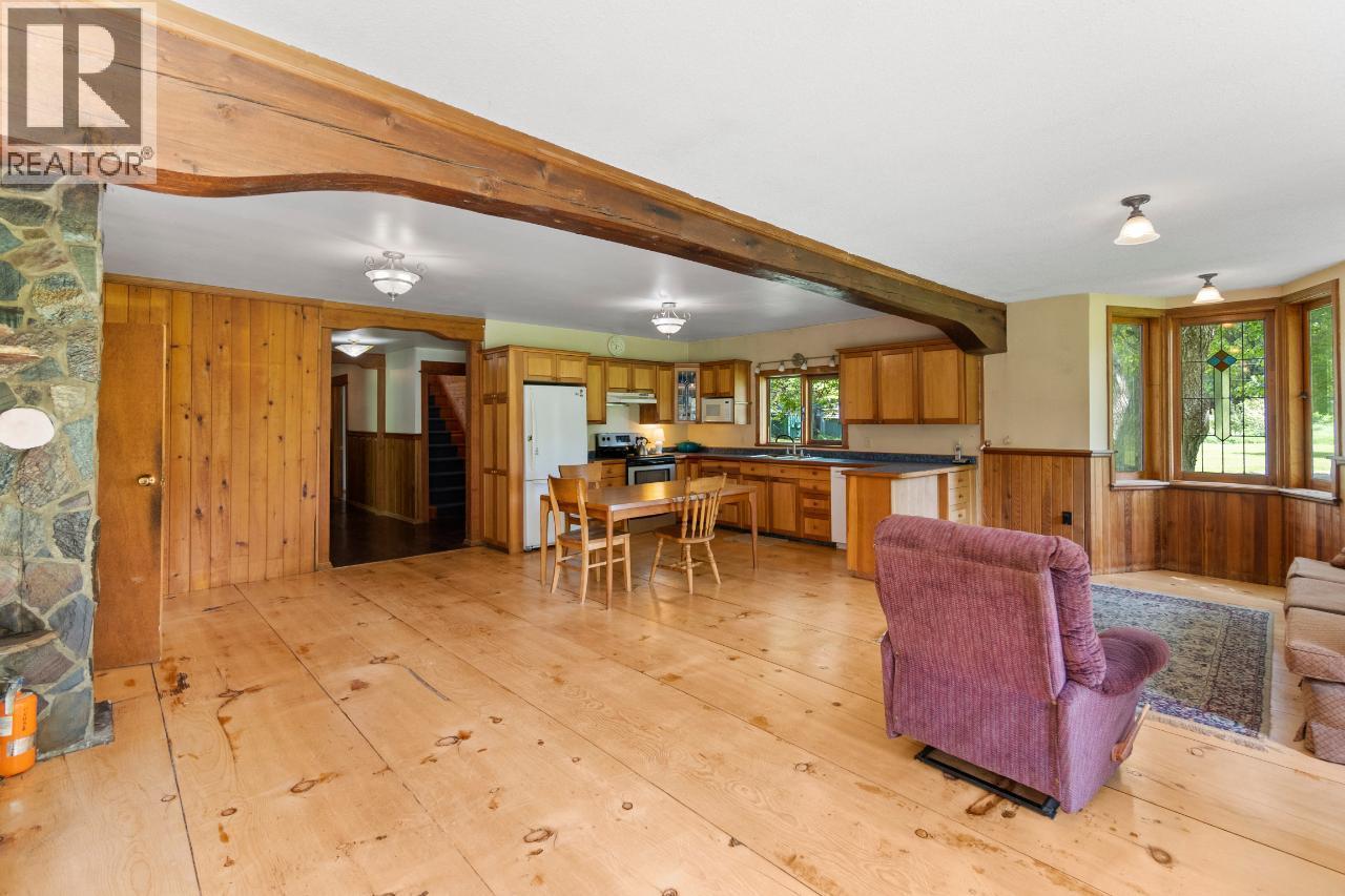 209 LARDEAU RIVER Road, Lardeau