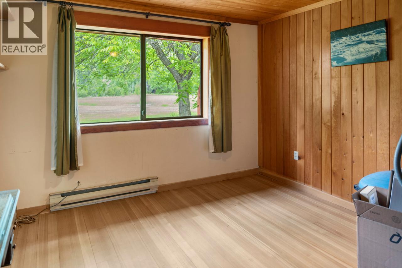 209 LARDEAU RIVER Road, Lardeau