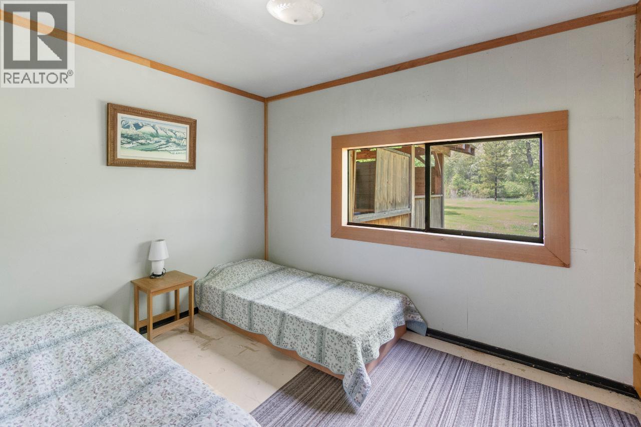 209 LARDEAU RIVER Road, Lardeau