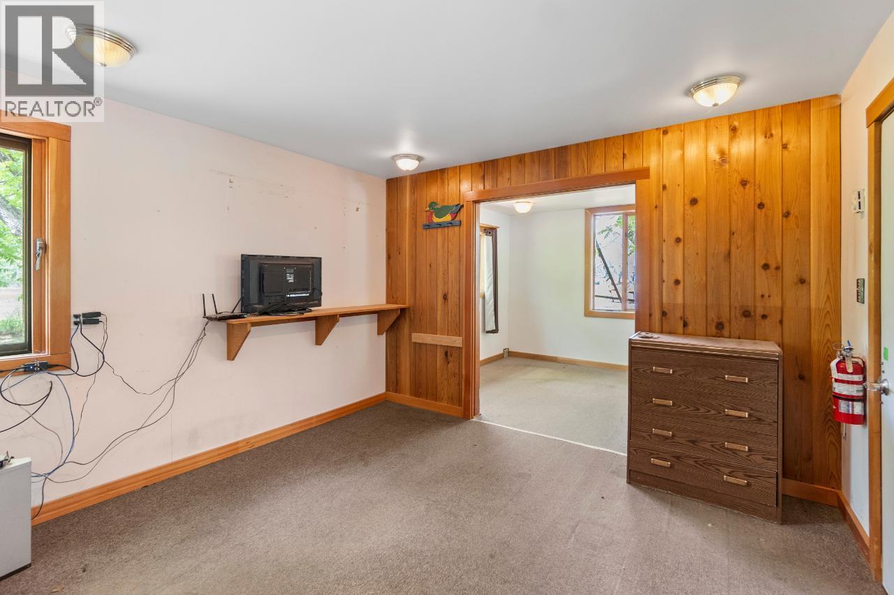 209 LARDEAU RIVER Road, Lardeau