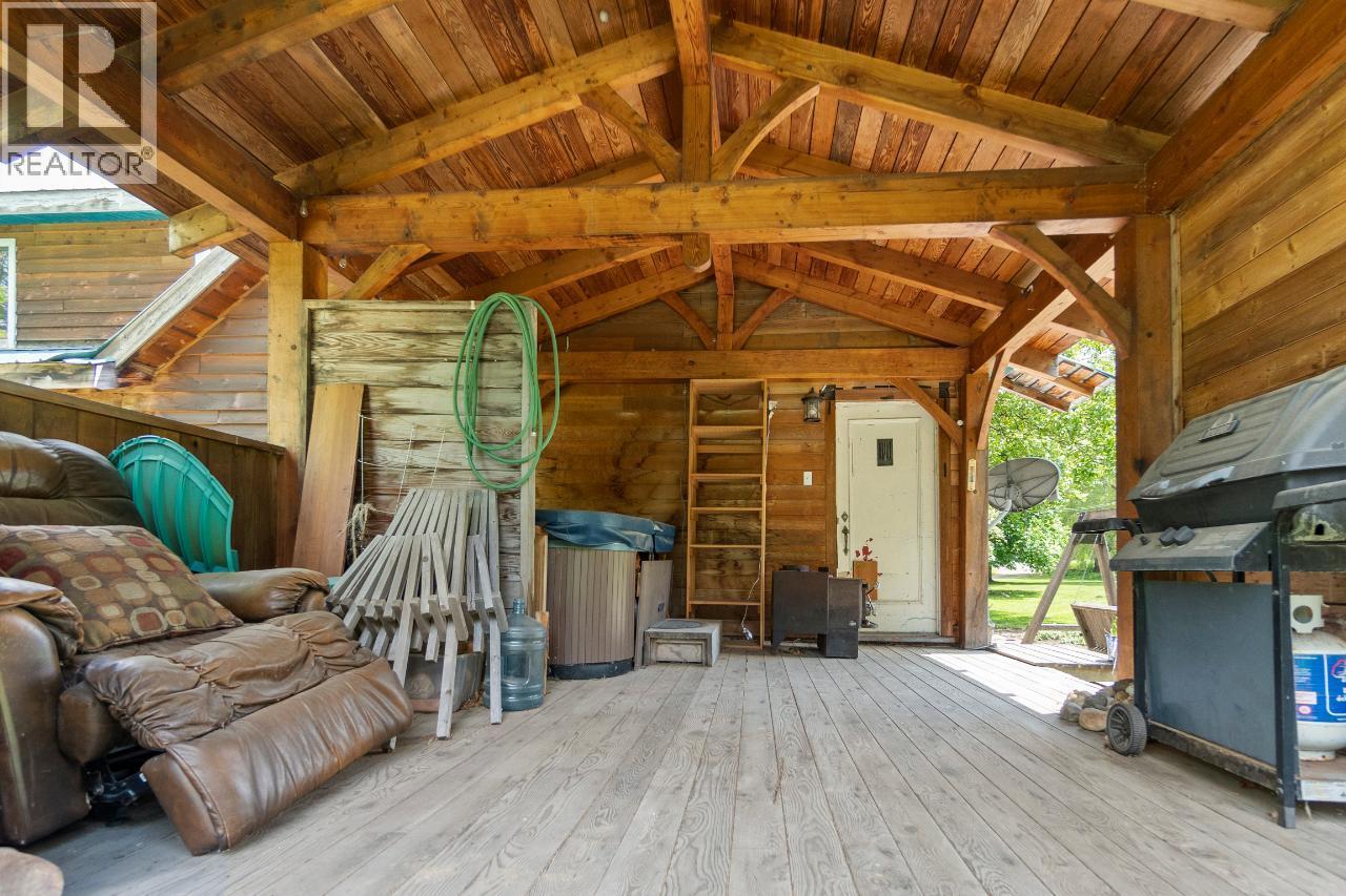 209 LARDEAU RIVER Road, Lardeau