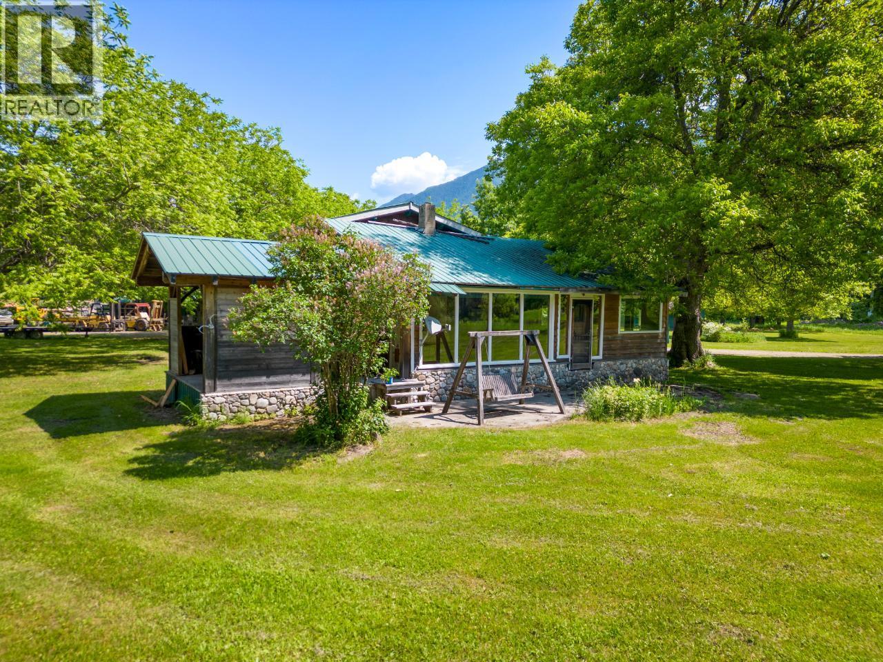 209 LARDEAU RIVER Road - 5