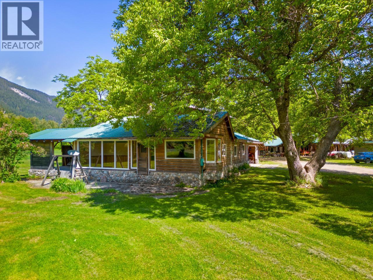 209 LARDEAU RIVER Road, Lardeau