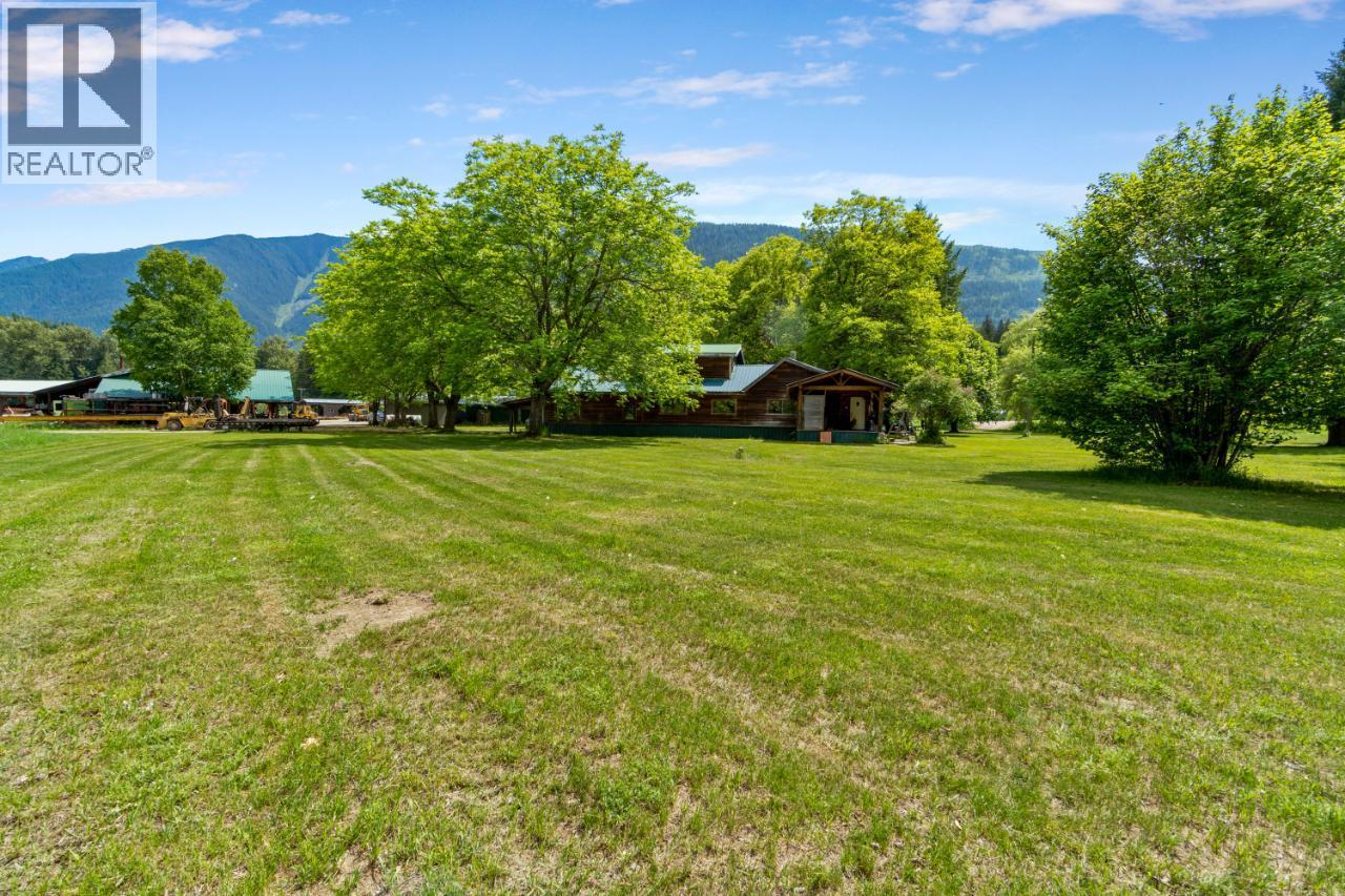 209 LARDEAU RIVER Road - 7