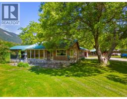 Bedroom - 209 Lardeau River Road, Lardeau, BC V0G1N0 Photo 6