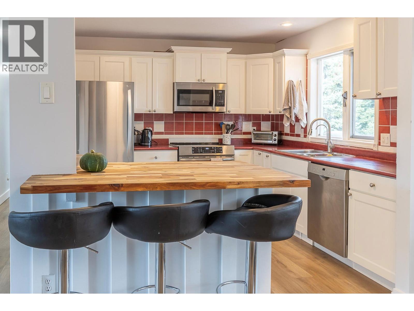  2401 40 Avenue, Vernon