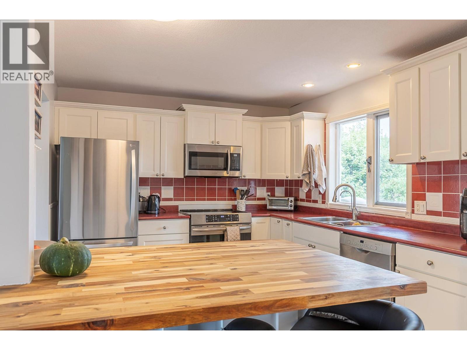  2401 40 Avenue, Vernon