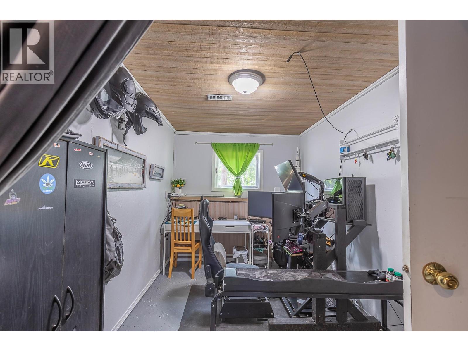  2401 40 Avenue, Vernon